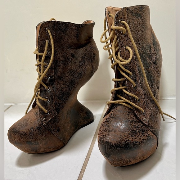 Brown heel-less lace up boots - Picture 6 of 6